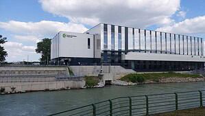 Das neue Wasserbaulabor der BOKU Wien © FREDA Magazin/Linda Weidinger|Der Kanal Big Flume im Main Channel. © FREDA Magazin/Linda Weidinger|Der Main Channel